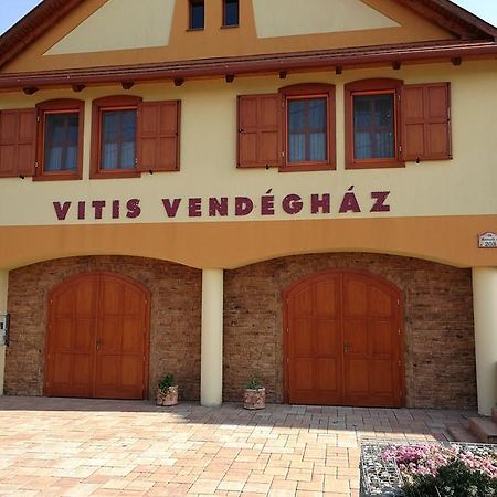 Vitis Vendeghaz Hotel Becsehely Exterior foto