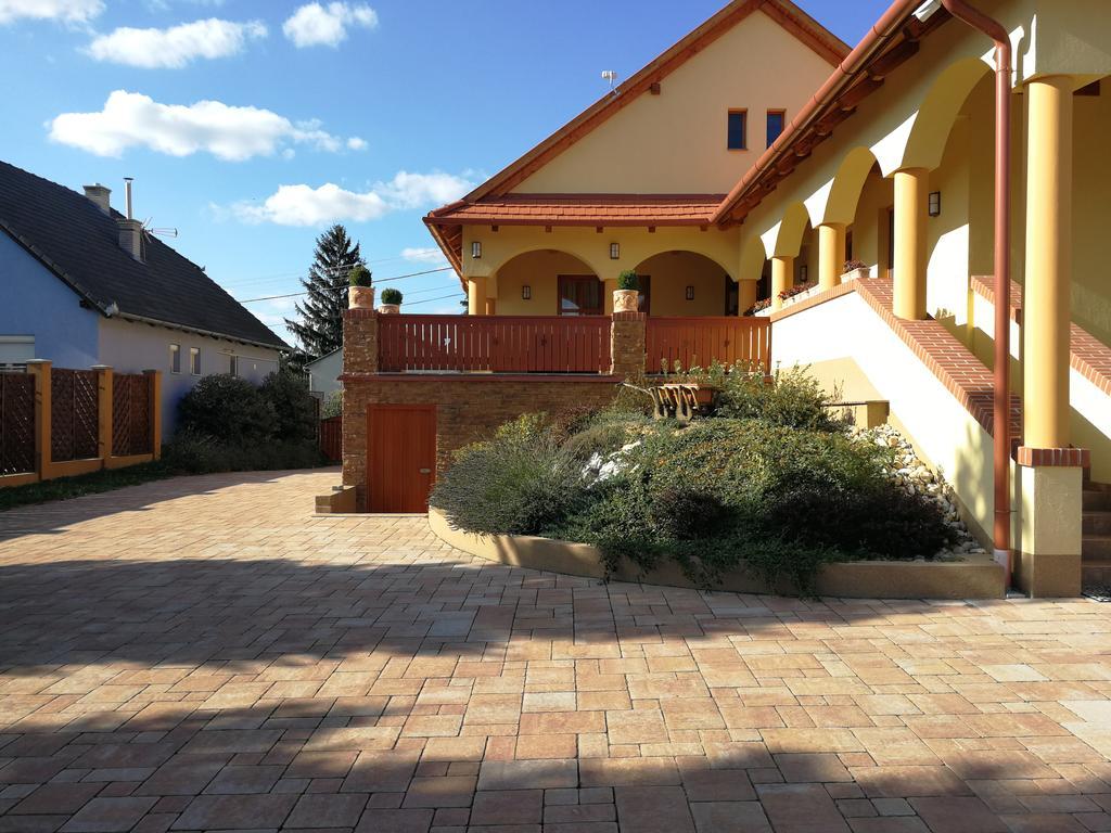 Vitis Vendeghaz Hotel Becsehely Exterior foto