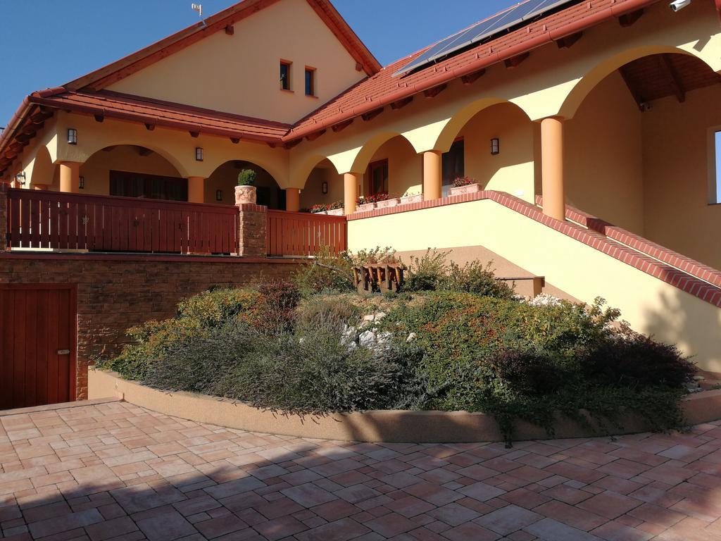 Vitis Vendeghaz Hotel Becsehely Exterior foto